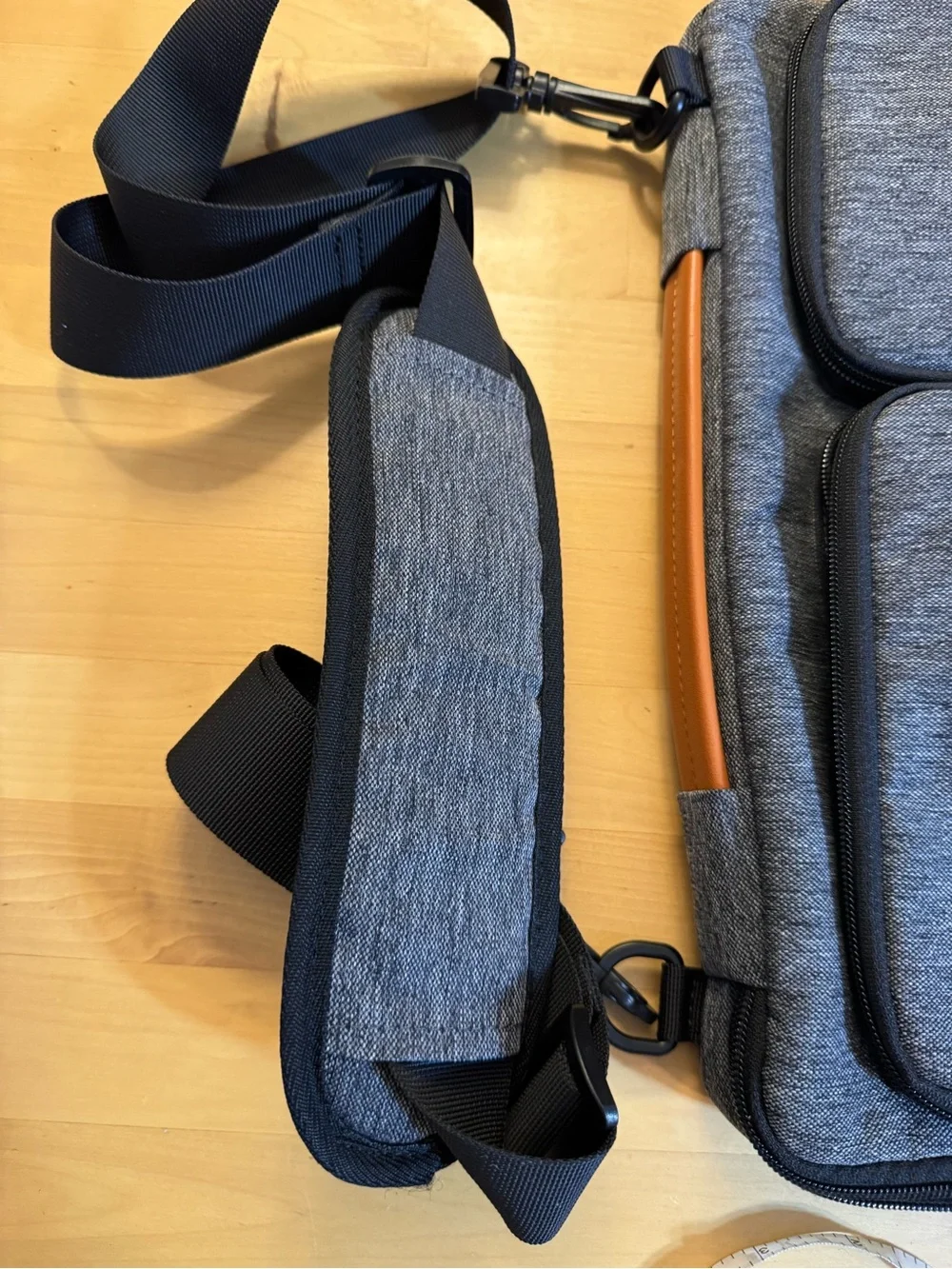 TOM TOC  Grey Laptop Bag with Multiple Front Pockets very nice Excellent conditi